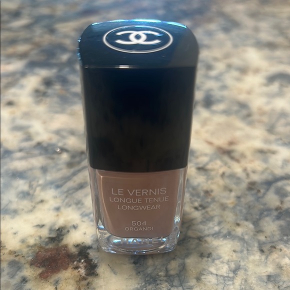 CHANEL Earthy Taupe Nail Polish - Picture 3 of 4